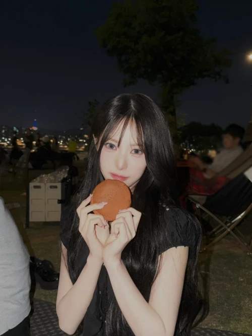260525-rescene-instagram-update-with-liv-the-han-river-is-v0-syeoqlvozb3h1.webp