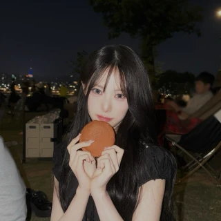 260525-rescene-instagram-update-with-liv-the-han-river-is-v0-syeoqlvozb3h1