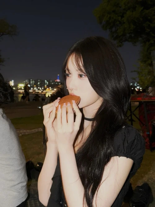 260525-rescene-instagram-update-with-liv-the-han-river-is-v0-xa8c5a0pzb3h1.webp