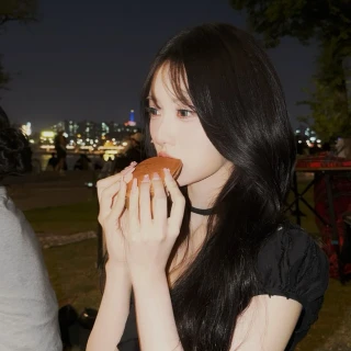 260525-rescene-instagram-update-with-liv-the-han-river-is-v0-xa8c5a0pzb3h1