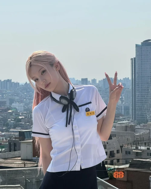260525-yeji-instagram-update-with-itzy-v0-12m71ffzx63h1.webp