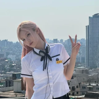 260525-yeji-instagram-update-with-itzy-v0-12m71ffzx63h1