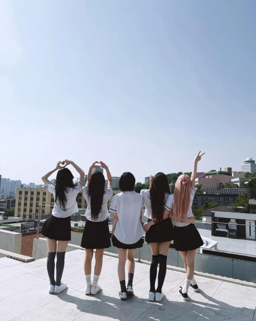 260525-yeji-instagram-update-with-itzy-v0-b5pwialzx63h1.webp