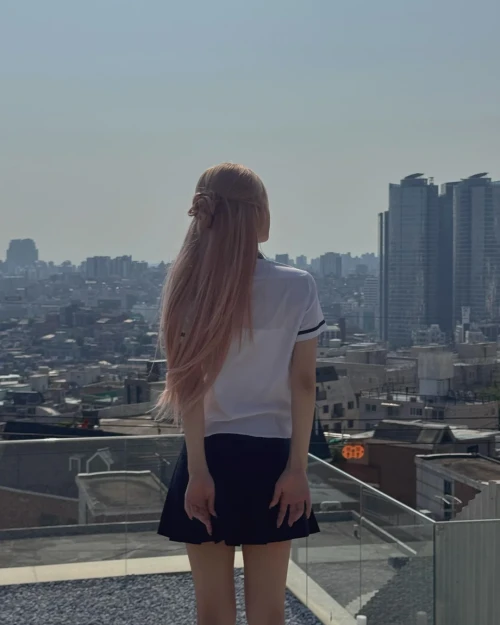 260525-yeji-instagram-update-with-itzy-v0-yt07mzpzx63h1.webp
