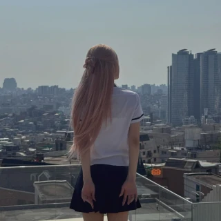 260525-yeji-instagram-update-with-itzy-v0-yt07mzpzx63h1