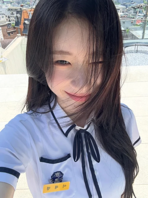 260526-chaeryeong-instagram-update-v0-44lv4akozd3h1.webp