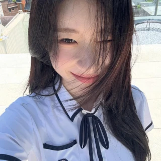 260526-chaeryeong-instagram-update-v0-44lv4akozd3h1