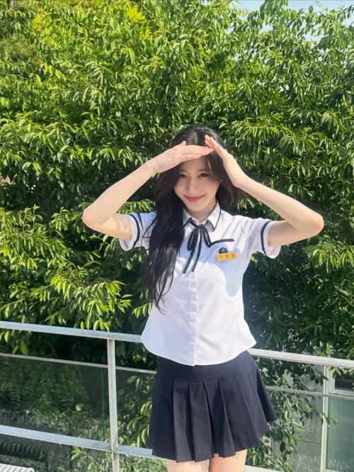 260526-chaeryeong-instagram-update-v0-ckvi70pnzd3h1.webp