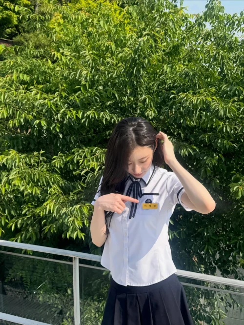 260526-chaeryeong-instagram-update-v0-uaz2ztxnzd3h1.webp