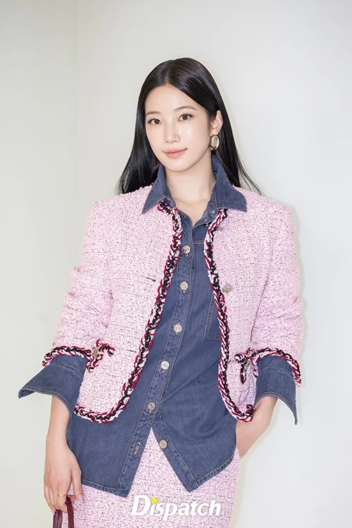 260526-kazuha-photocall-chanel-metiers-dart-2026-collection-v0-x9w7g07inf3h1.webp