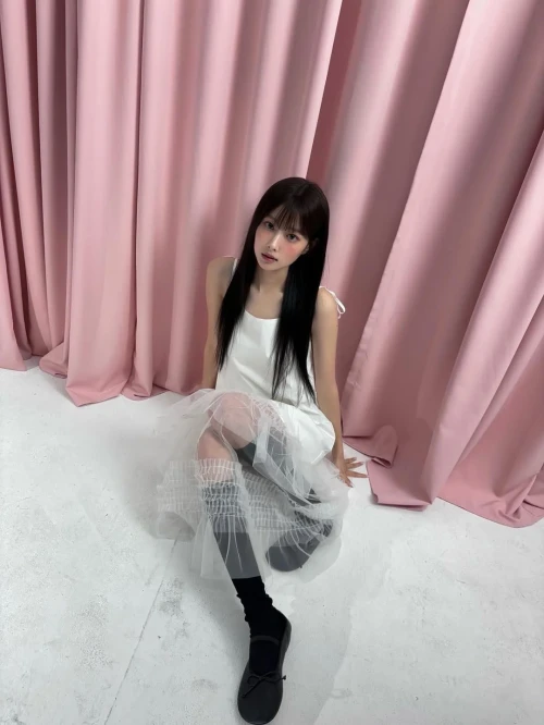 260526-hyewon-instagram-update-v0-adqy0fb29i3h1.webp
