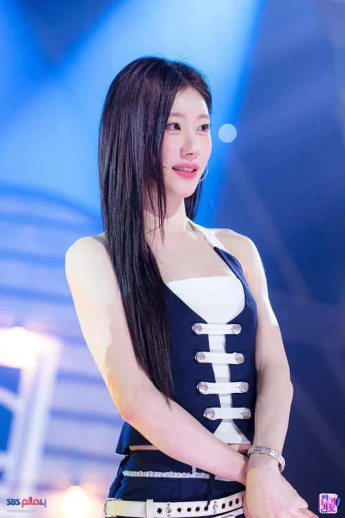 260526-itzy-motto-260524-sbs-inkigayo-stage-pics-v0-13elqzd98g3h1.webp