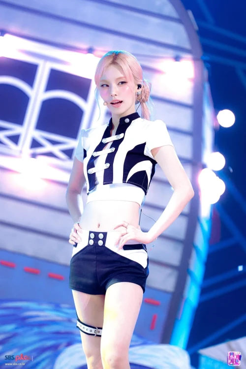 260526-itzy-motto-260524-sbs-inkigayo-stage-pics-v0-foa4uxd98g3h1.webp