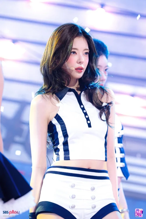 260526-itzy-motto-260524-sbs-inkigayo-stage-pics-v0-rn4y7yd98g3h1.webp
