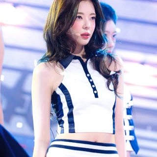 260526-itzy-motto-260524-sbs-inkigayo-stage-pics-v0-rn4y7yd98g3h1