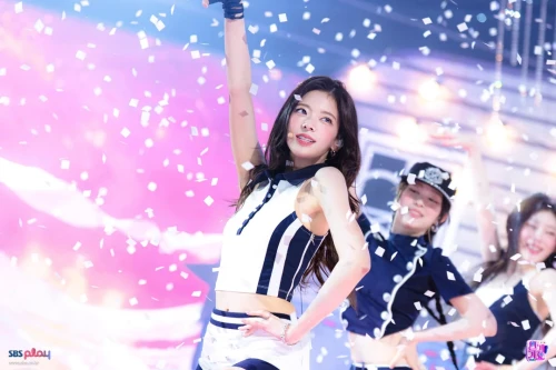 260526-itzy-motto-260524-sbs-inkigayo-stage-pics-v0-t1fezyd98g3h1.webp