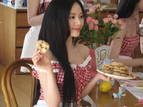 260526-jiwon-instagram-update-sweet-v0-nomatlqg3g3h1.webp