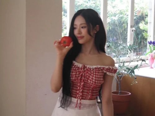 260526-jiwon-instagram-update-sweet-v0-xohs9lqg3g3h1.webp