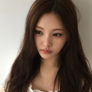 260526-yihyun-weverse-update-v0-h9w1xu98fk3h1