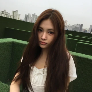 260526-yihyun-weverse-update-v0-rj24vkw7fk3h1