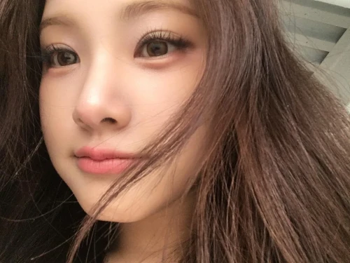 260526-yihyun-weverse-update-v0-ysf3tpf8fk3h1.webp