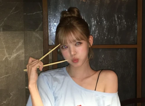 260526-yuha-weverse-update-v0-vuxxppnf3i3h1.webp