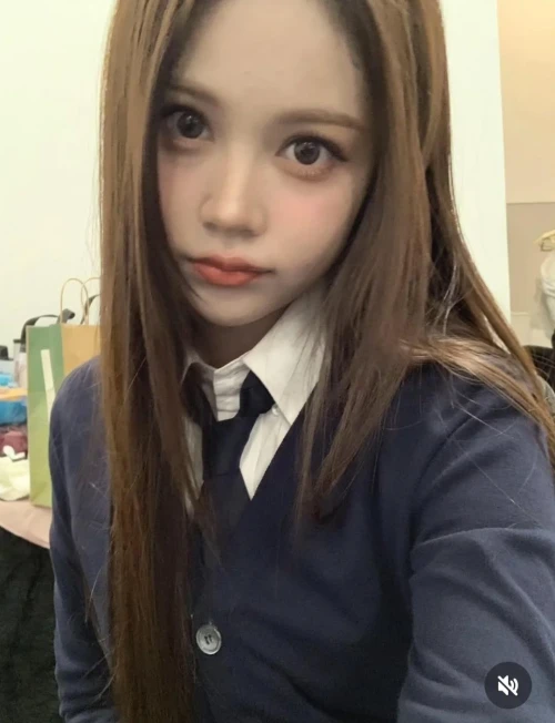 251201-carmen-instagram-v0-4nqk1xygfn3h1.webp