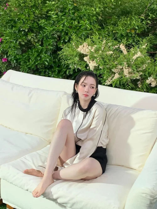 260527-karina-instagram-update-pt-2-full-of-things-i-love-v0-5q6b2vumun3h1.webp
