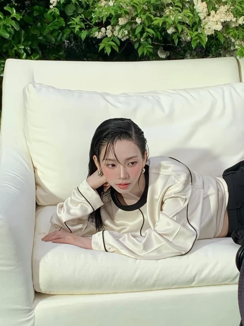 260527-karina-instagram-update-pt-2-full-of-things-i-love-v0-jcpx82vmun3h1.webp