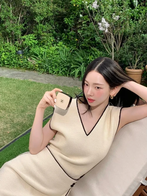 260527-karina-instagram-update-pt-2-full-of-things-i-love-v0-nhhrr0vmun3h1.webp