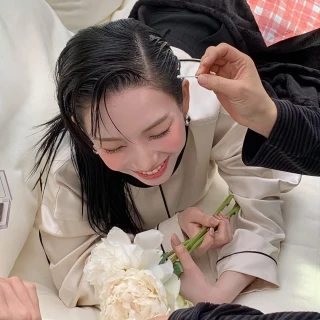 260527-karina-instagram-update-pt-2-full-of-things-i-love-v0-o8jbjtumun3h1