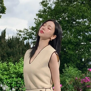 260527-karina-instagram-update-pt-2-full-of-things-i-love-v0-q6u272vmun3h1