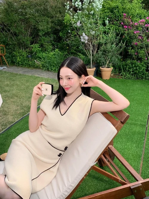 260527-karina-instagram-update-pt-2-full-of-things-i-love-v0-qyfst0vmun3h1.webp