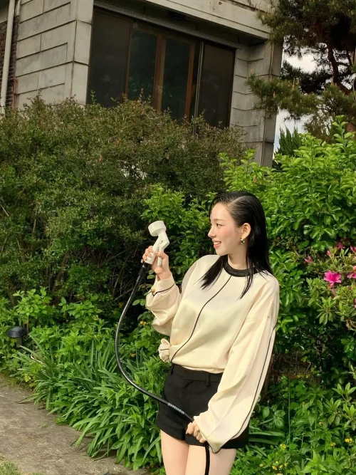 260527-karina-instagram-update-pt-2-full-of-things-i-love-v0-tiqhe1vmun3h1.webp