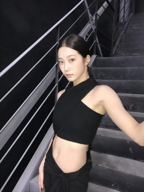 260527-kazuha-instagram-update-v0-07eom577ho3h1.webp
