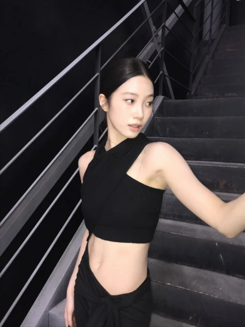 260527-kazuha-instagram-update-v0-0dpzm6j6ho3h1.webp