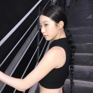 260527-kazuha-instagram-update-v0-59oeho48ho3h1