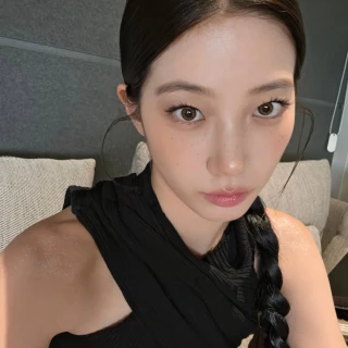 260527-kazuha-instagram-update-v0-7u42uii8ho3h1