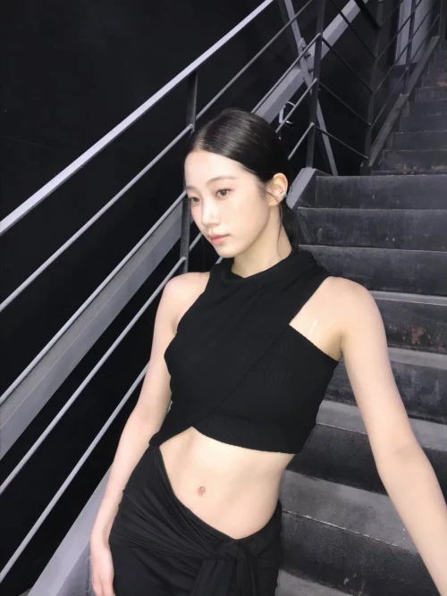 260527-kazuha-instagram-update-v0-wtvag5u6ho3h1.webp