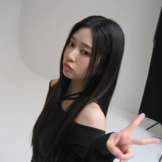 260527-kim-minju-instagram-update-v0-4fjgmu1nnm3h1