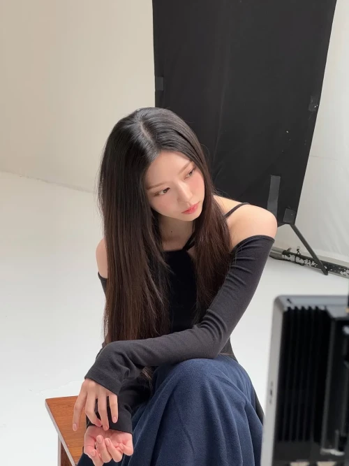 260527-kim-minju-instagram-update-v0-4ijt65umnm3h1.webp