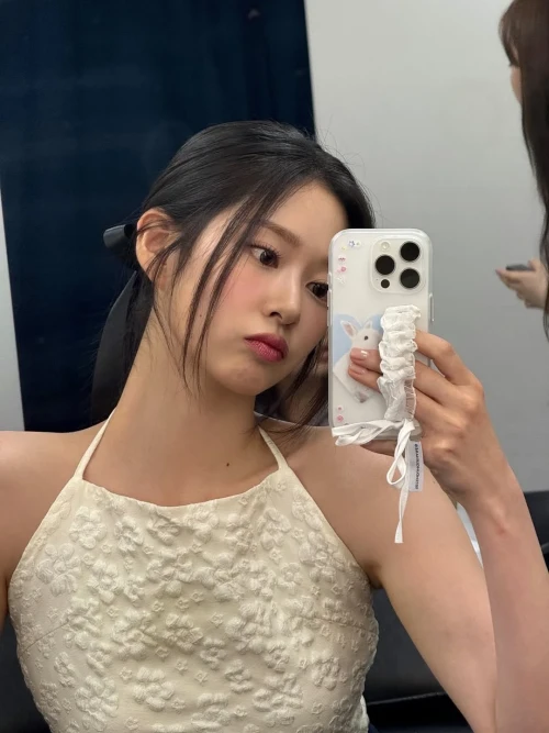 260527-kim-minju-instagram-update-v0-jj082tjmnm3h1.webp