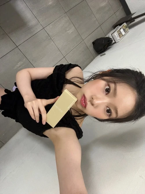 260527-kim-minju-instagram-update-v0-qphwufrmnm3h1.webp