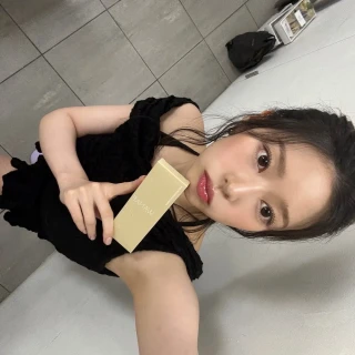 260527-kim-minju-instagram-update-v0-qphwufrmnm3h1