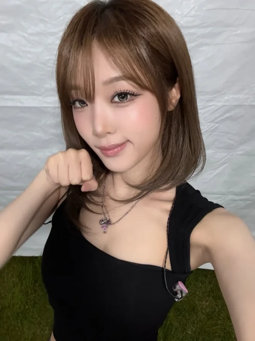 260527-yena-yenacore-instagram-update-v0-1fxaibzozq3h1.webp