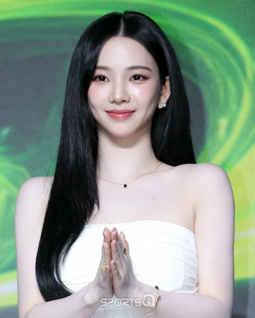 260528-karina-aespa-lemonade-press-conference-v0-nfvgbfzg5w3h1.webp
