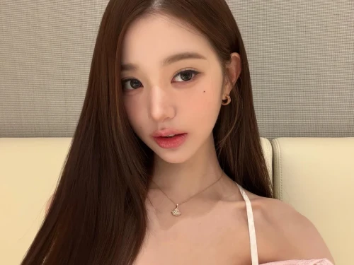 260528-wonyoung-instagram-update-v0-ajxl7ehv3u3h1.webp