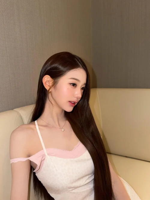 260528-wonyoung-instagram-update-v0-aq20uxhv3u3h1.webp