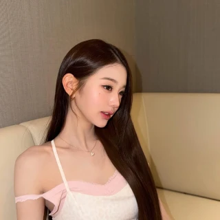 260528-wonyoung-instagram-update-v0-aq20uxhv3u3h1