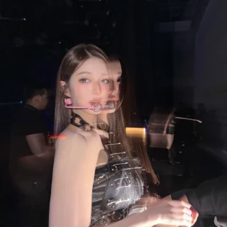 260528-wonyoung-instagram-update-v0-arq43dhv3u3h1